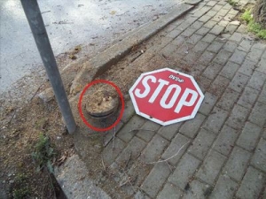 Τρίκαλα: Ο ξύλινος στύλος έγινε... καυσόξυλα!