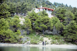 Δεν νομιμοποιούνται αυθαίρετα σε παραλίες, δάση, αρχαιολογικούς χώρους 